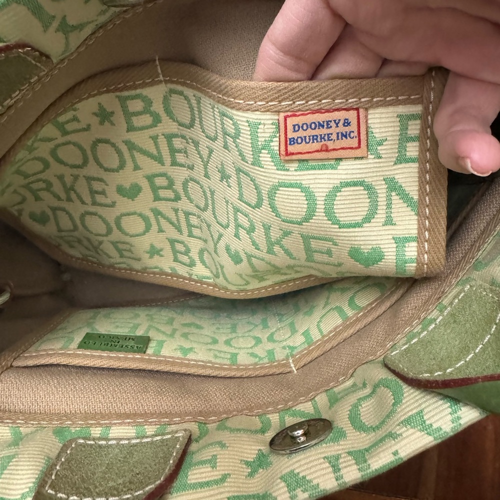 Dooney & Bourke Vintage Signature Heart & Stars Green and Cream Shoulder Bag - Picture 6 of 7